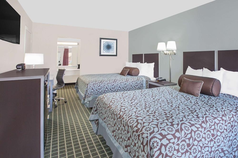Days Inn by Wyndham Market Center Dallas Love Field 6/27