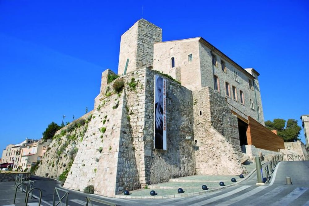 HOTEL DE LA MER 3/50