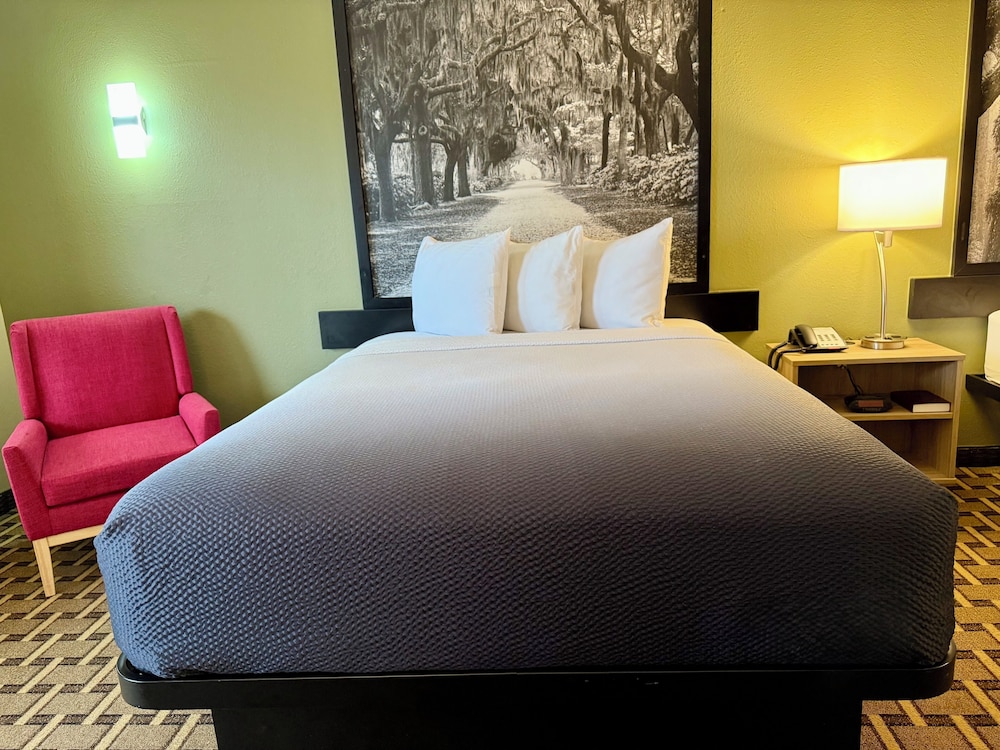 غرفة قياسية بسريرين كوين، Super 8 by Wyndham Ft. Oglethorpe GA/Chatt TN Area 3/6