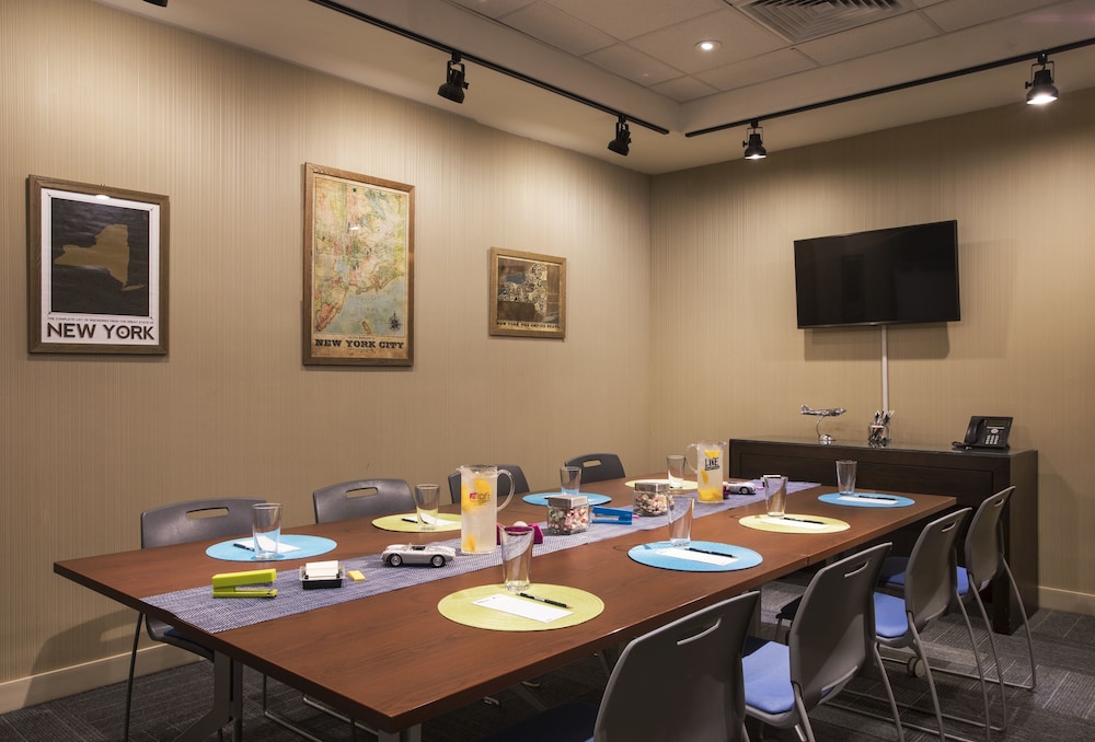 Aloft Manhattan Downtown - Financial District 28/29