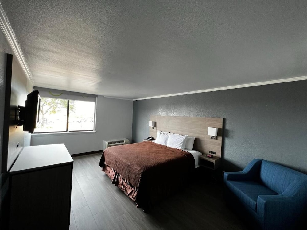 Super 8 by Wyndham Fort Worth Entertainment District 30/49