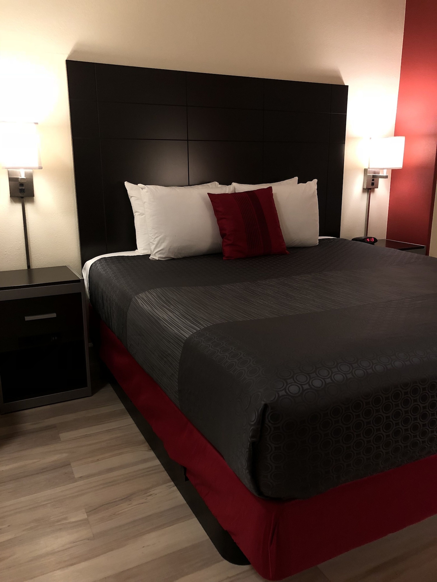 Deluxe, Suite, King Bed, Sofa, Gateway Inn and Suites Hotel 2/8