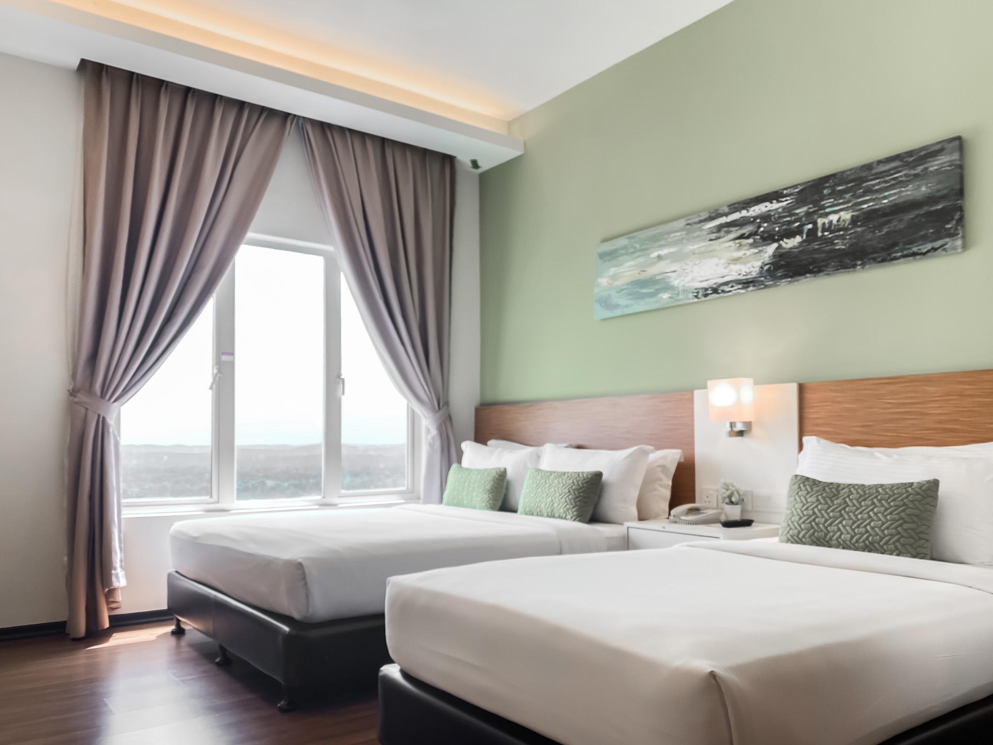 Super, Deluxe, 1 Queen and 1 Single Bed