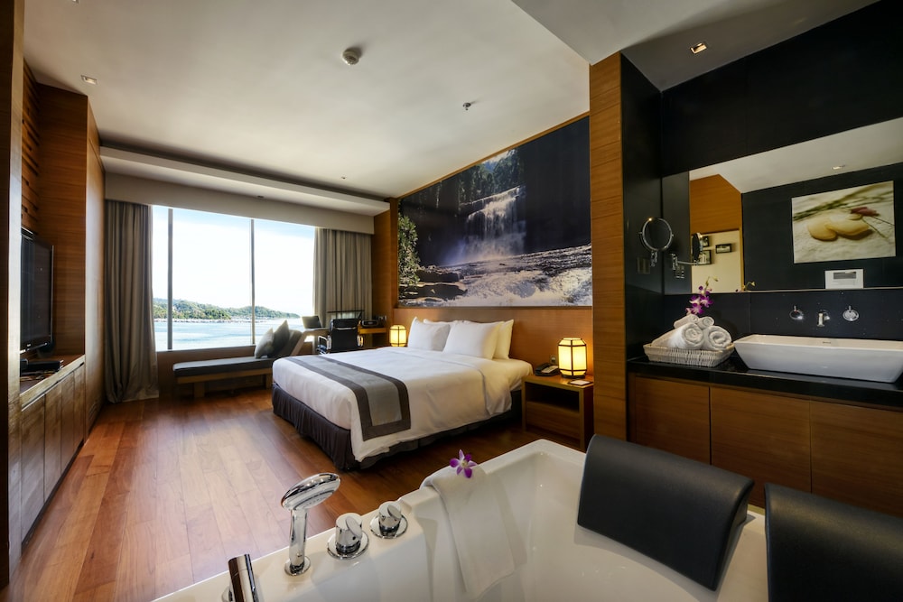 GRAND, DELUXE, SUITE