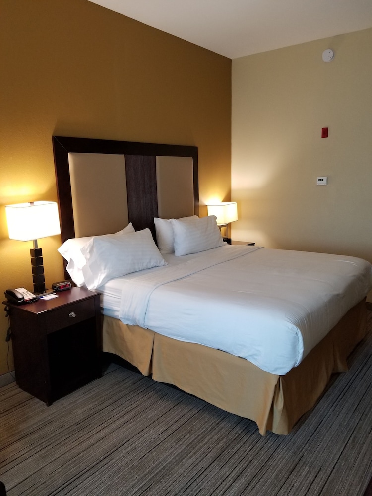 Suite, 2 Queen Beds, Accessible