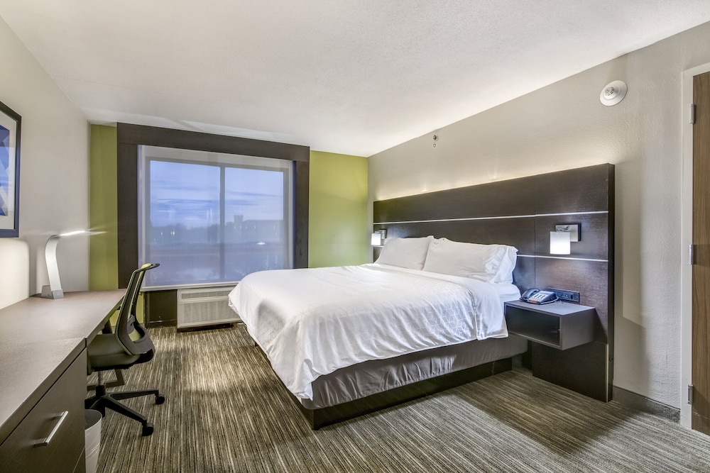 Holiday Inn Express and Suites Longview North 23/58