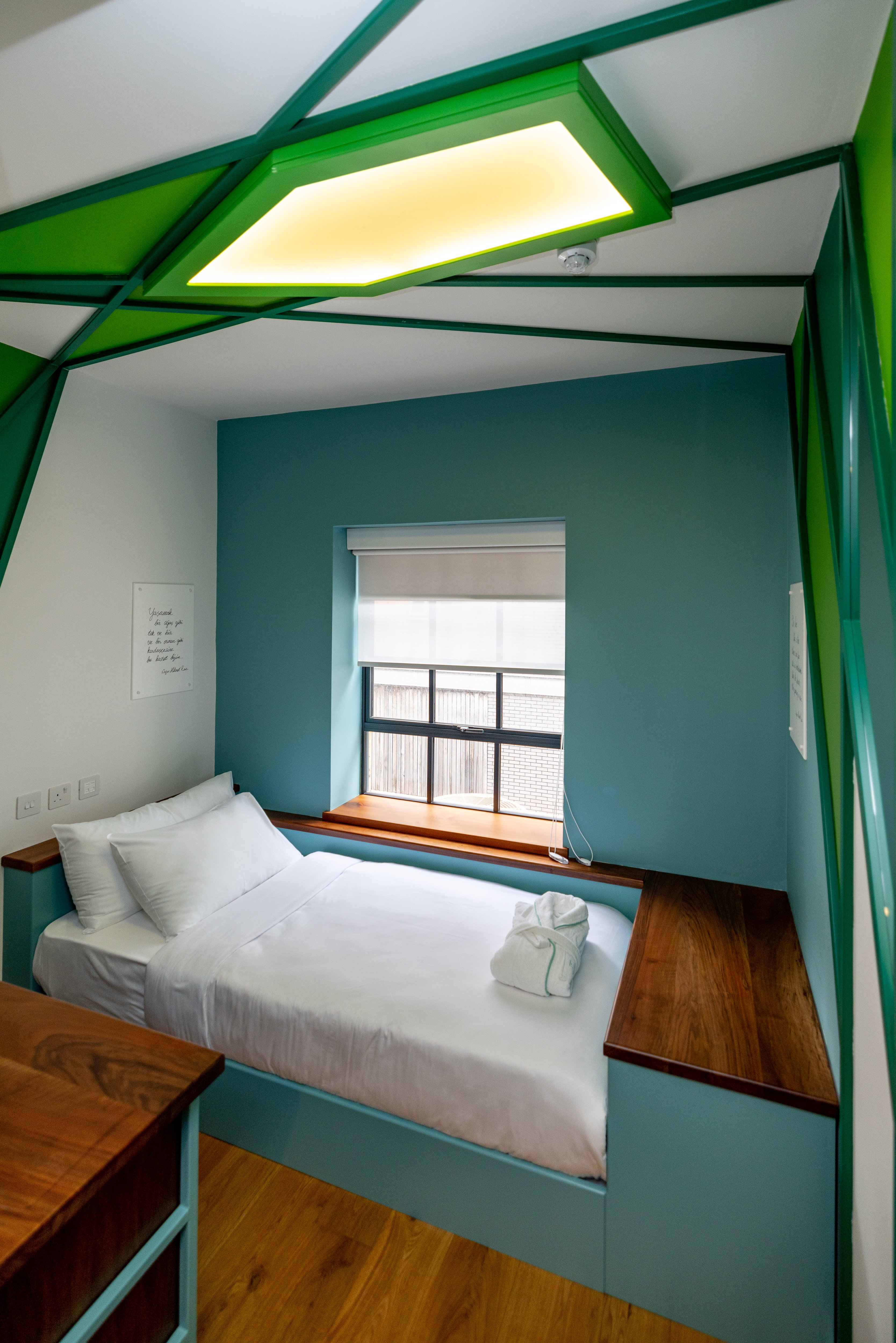 Limehouse Library Hotel 71/107