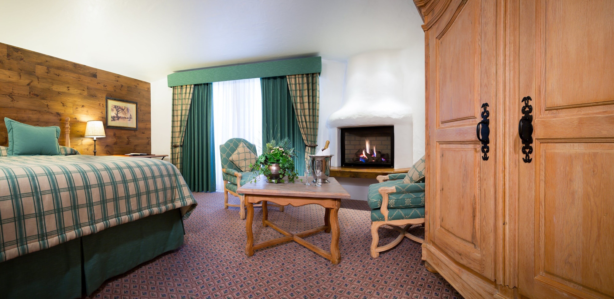 LODGEPOLE, JUNIOR SUITE, KING BED