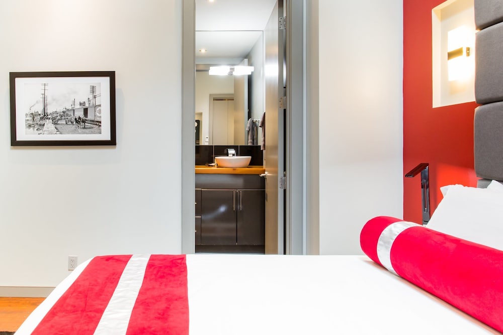 4 Bedrooms, Luxury, Suite, King Bed, 3 Queen Beds, Sofa, Balcony, The Natchez Vacation Rentals 10/10