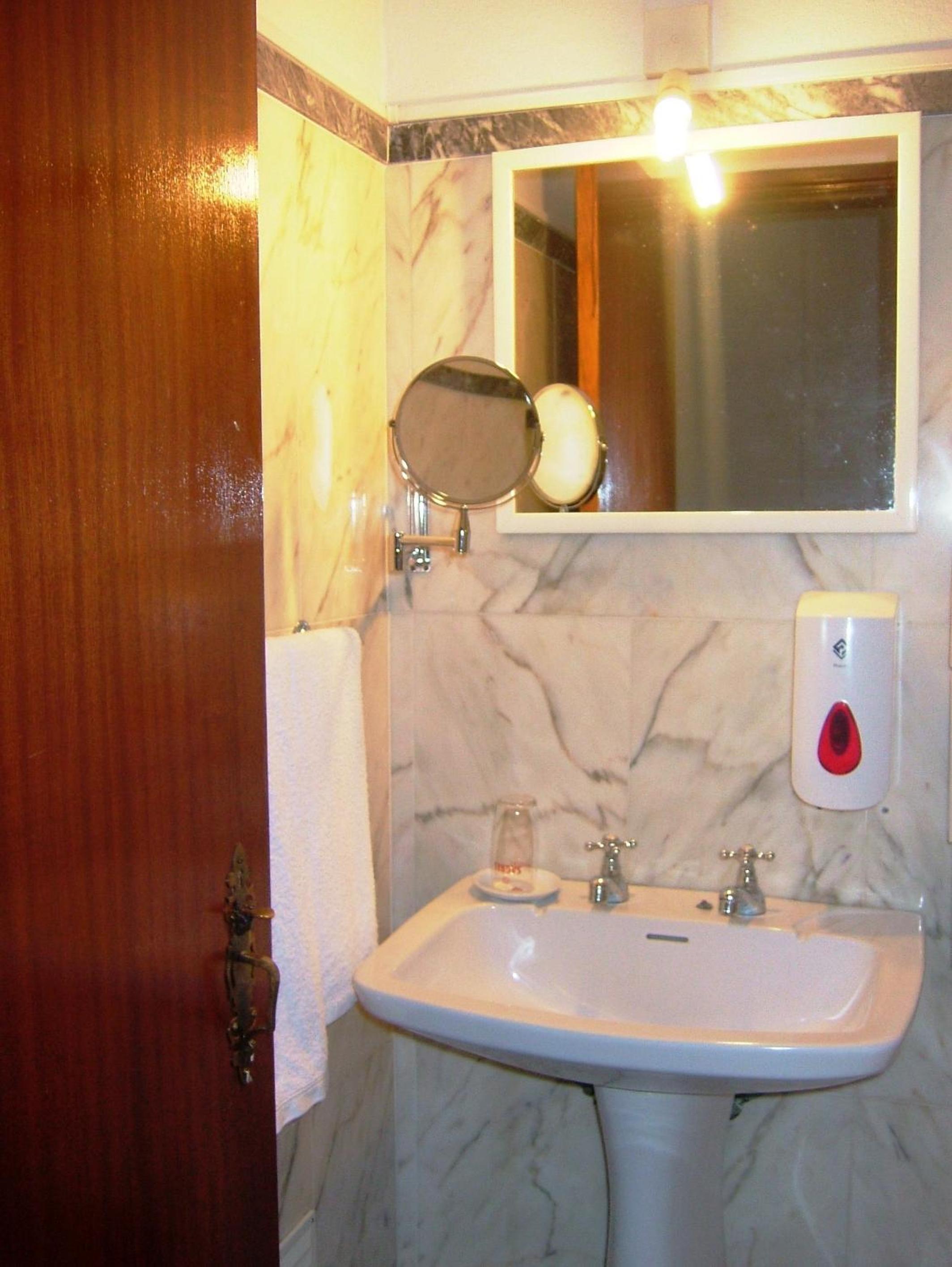Alentejano Low Cost Hotel 47/50