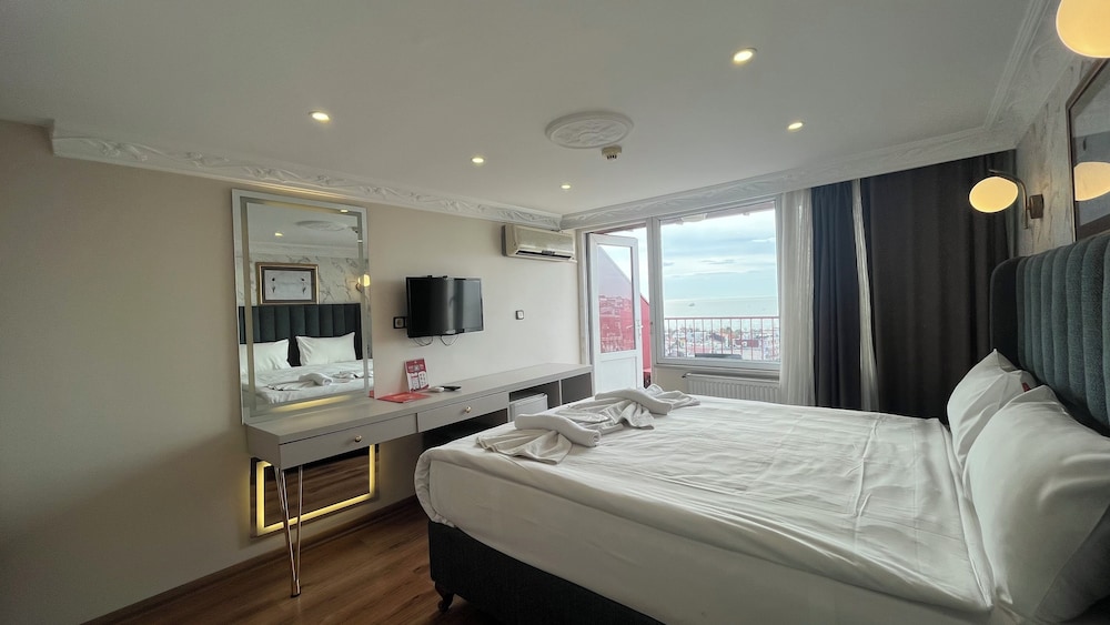 DELUXE, DOUBLE BED, SEA VIEW, BALCONY