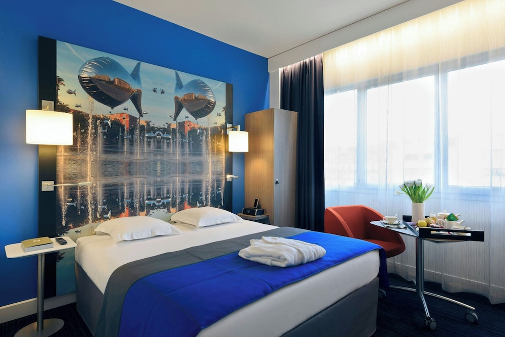 CLASSIC, QUEEN BED, CITY VIEW