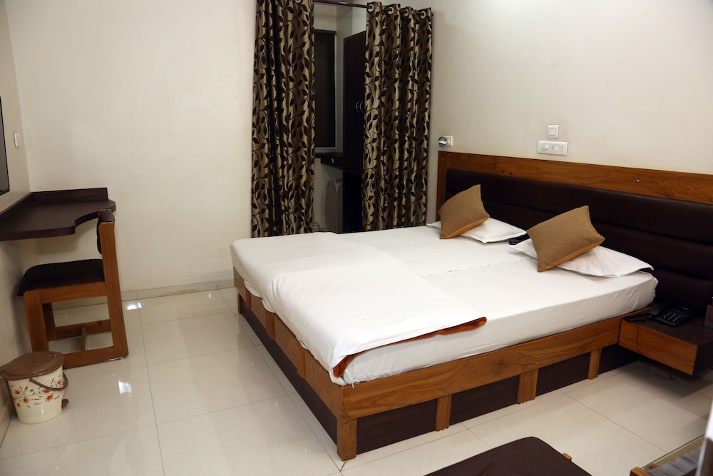 Hotel Jyoti 18/49