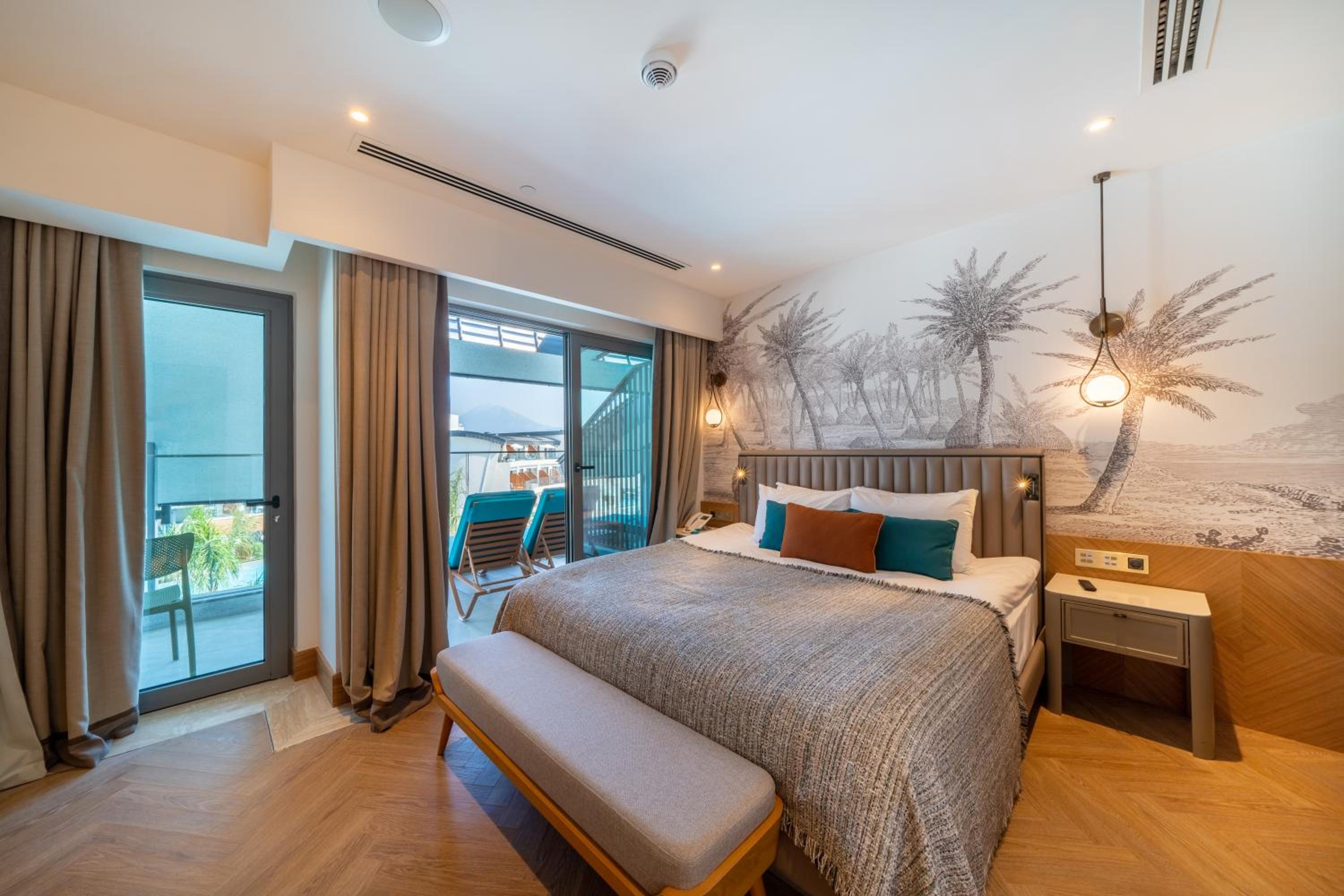 Room, King Bed, Sofa, Pool Access, Large