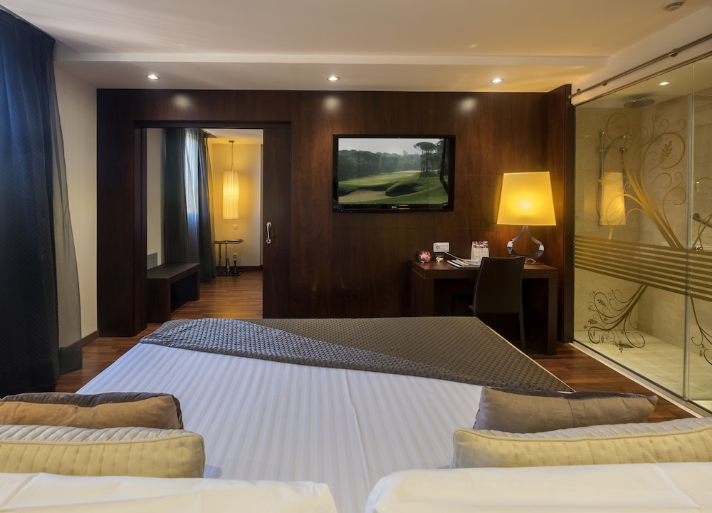 EXECUTIVE, SUITE