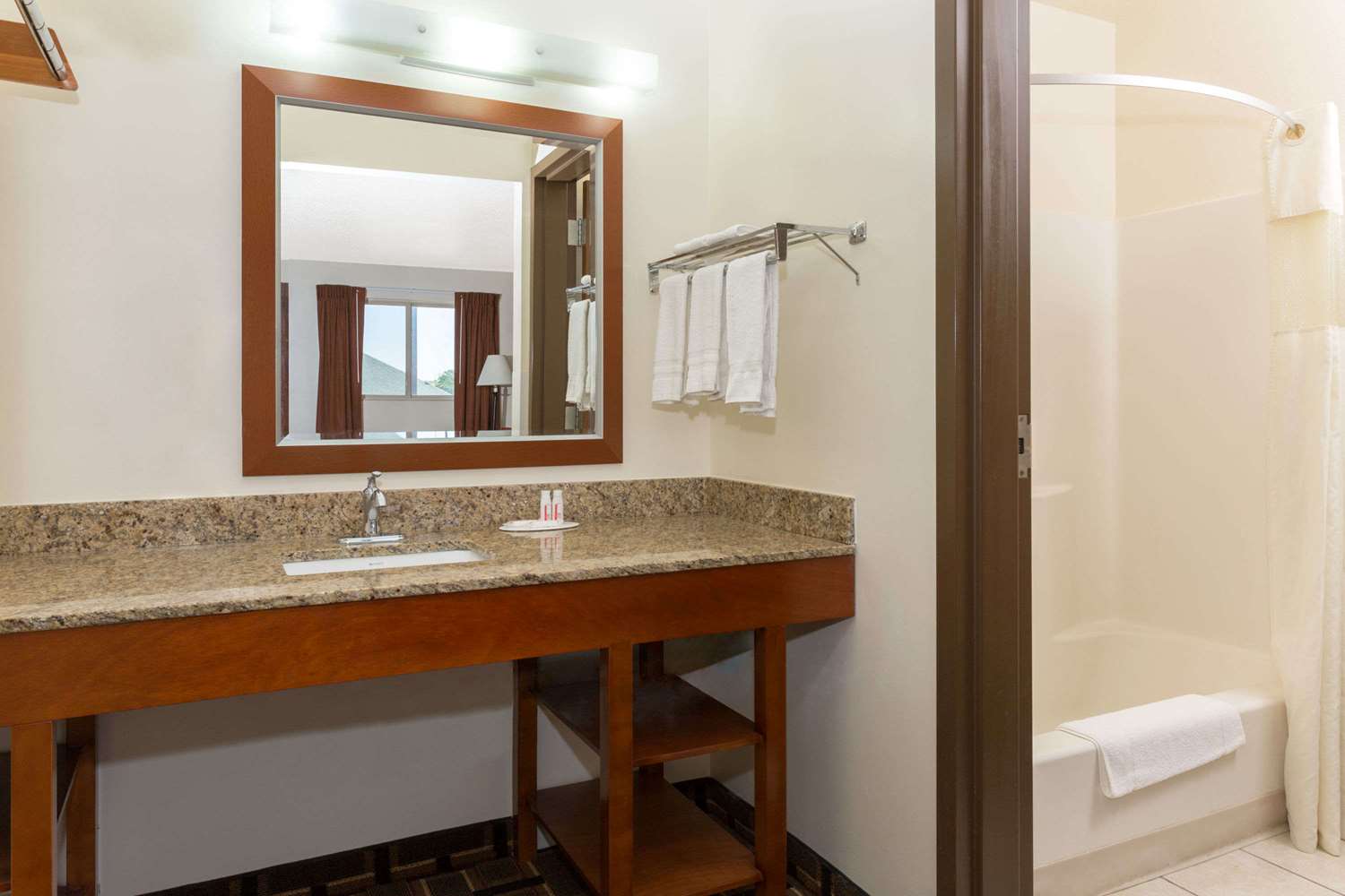 Days Inn by Wyndham Paxton 18/18