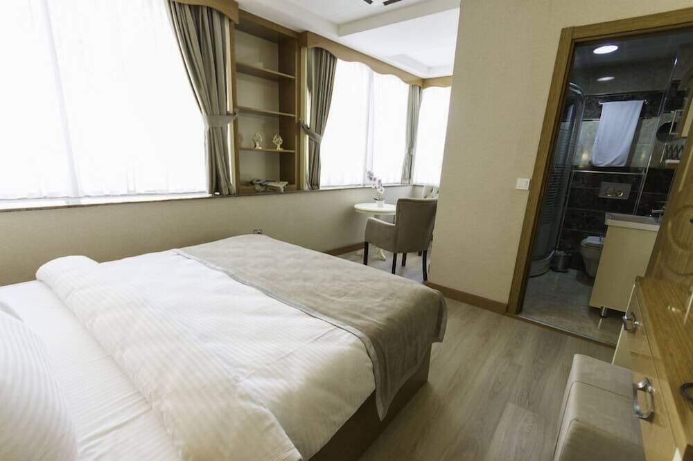 DE MAISON AIRPORT HOTEL 8/63