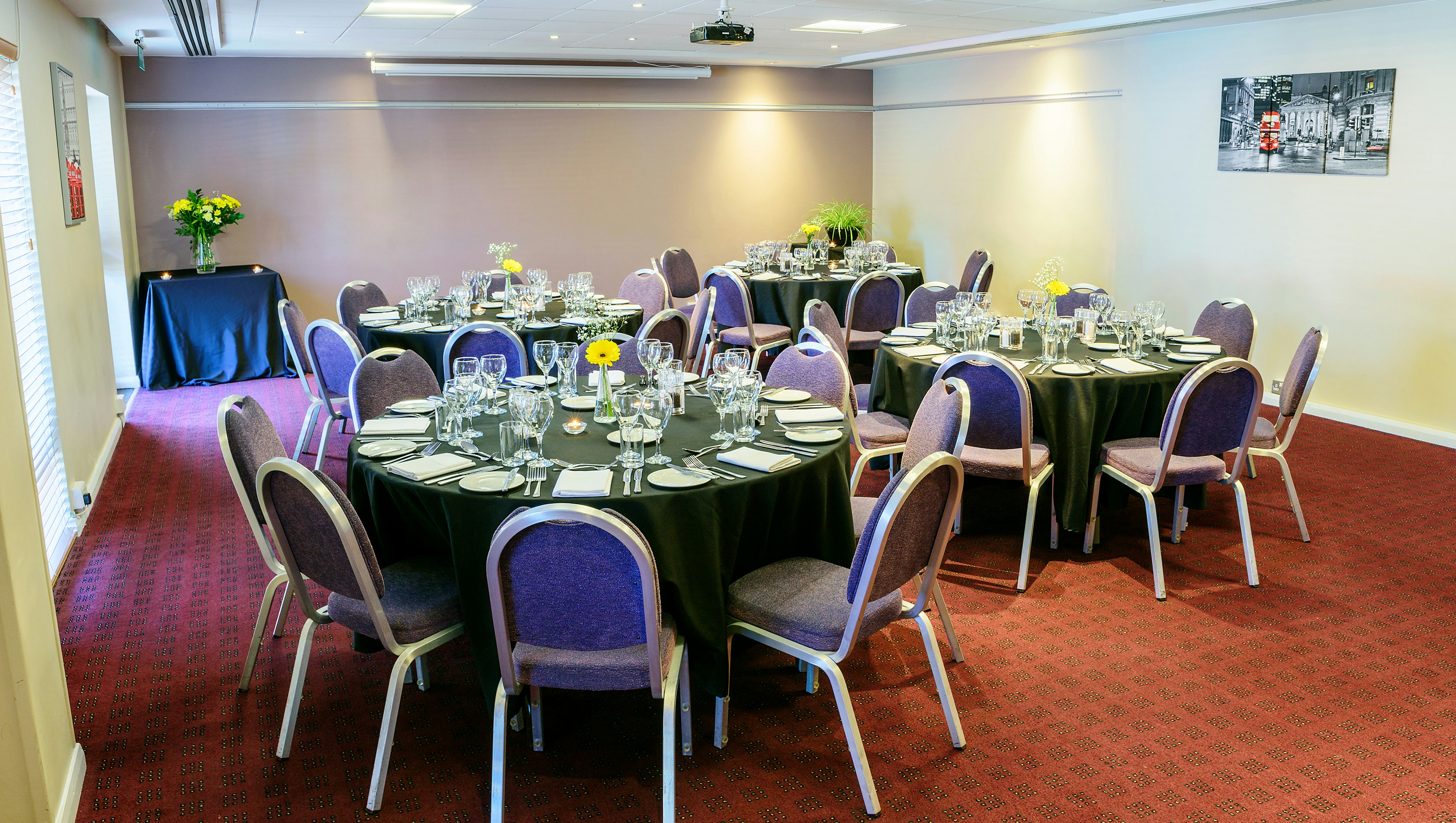 HOLIDAY INN LONDON BRENT CROSS 34/46