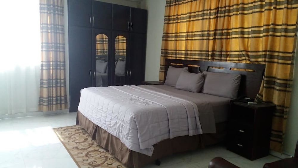EXECUTIVE, QUEEN BED