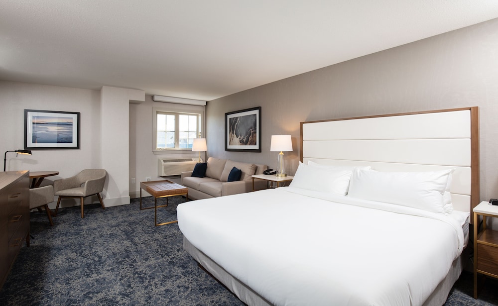 Pomeroy Hotel Fort McMurray 14/50
