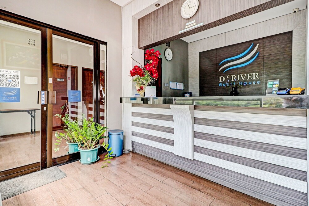 Hotel O Cihampelas Near Ciwalk Formerly D'River Guest House photo3
