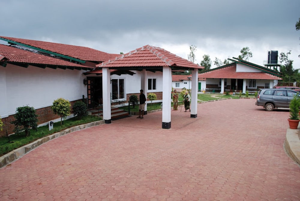 EKA RESORT 32/35