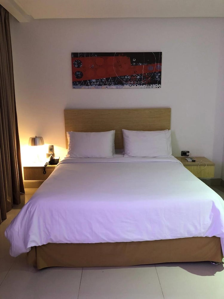 ROOM, QUEEN BED, ACCESSIBLE