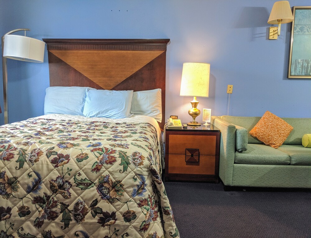 Executive Inn 13/33
