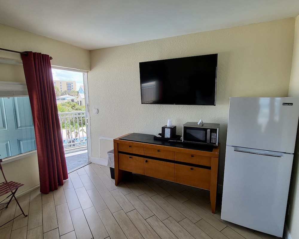 Chateau Mar Beach Resort 6/47
