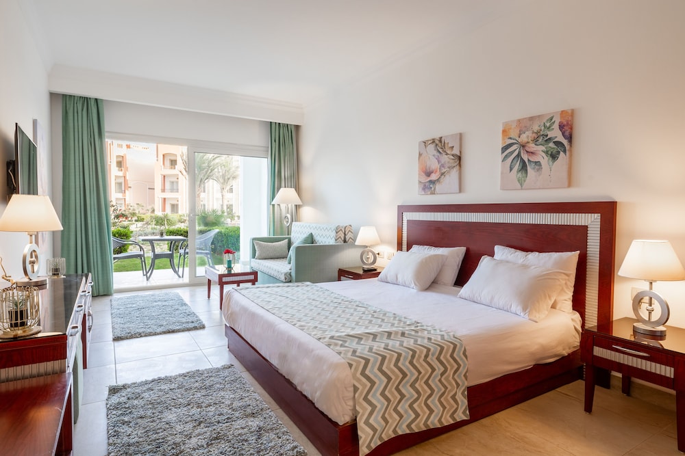 Oyster Bay Beach Suites 14/60