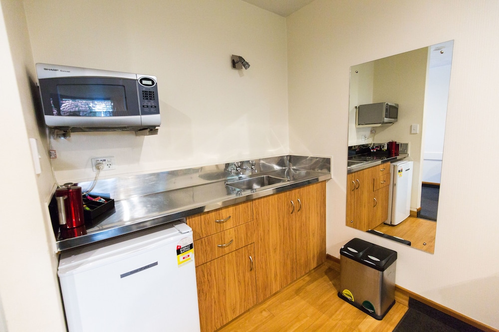 Airport Gateway Motor Lodge 38/58