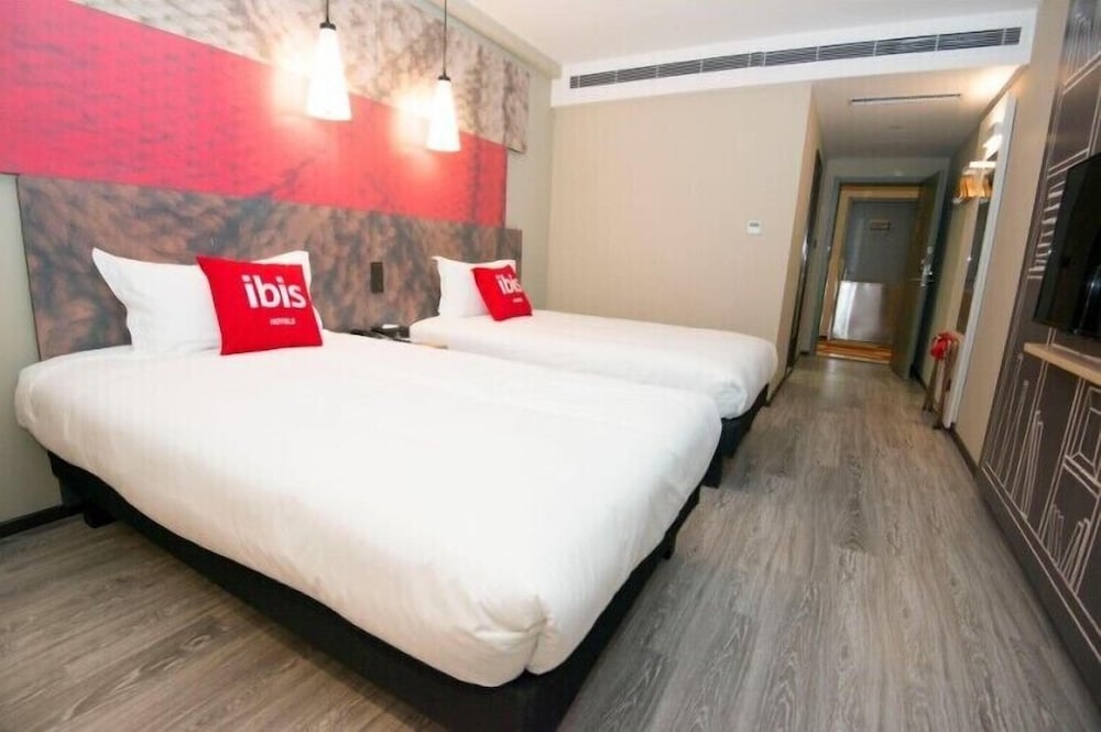 Ibis Luoyang Baolong Square Hotel 15/47