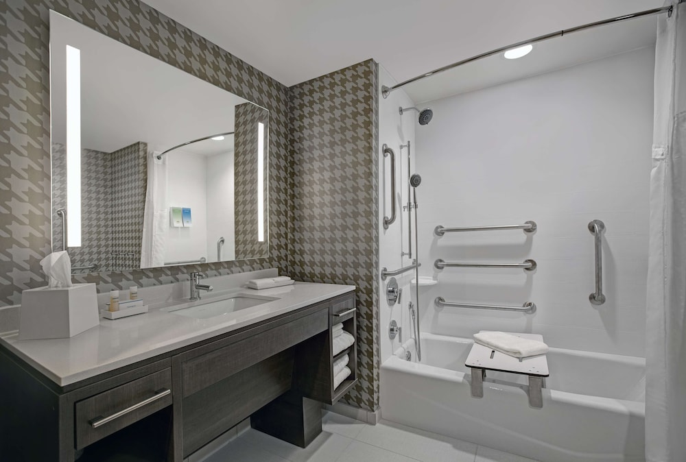 Home2 Suites by Hilton Milwaukee Downtown, WI 12/48