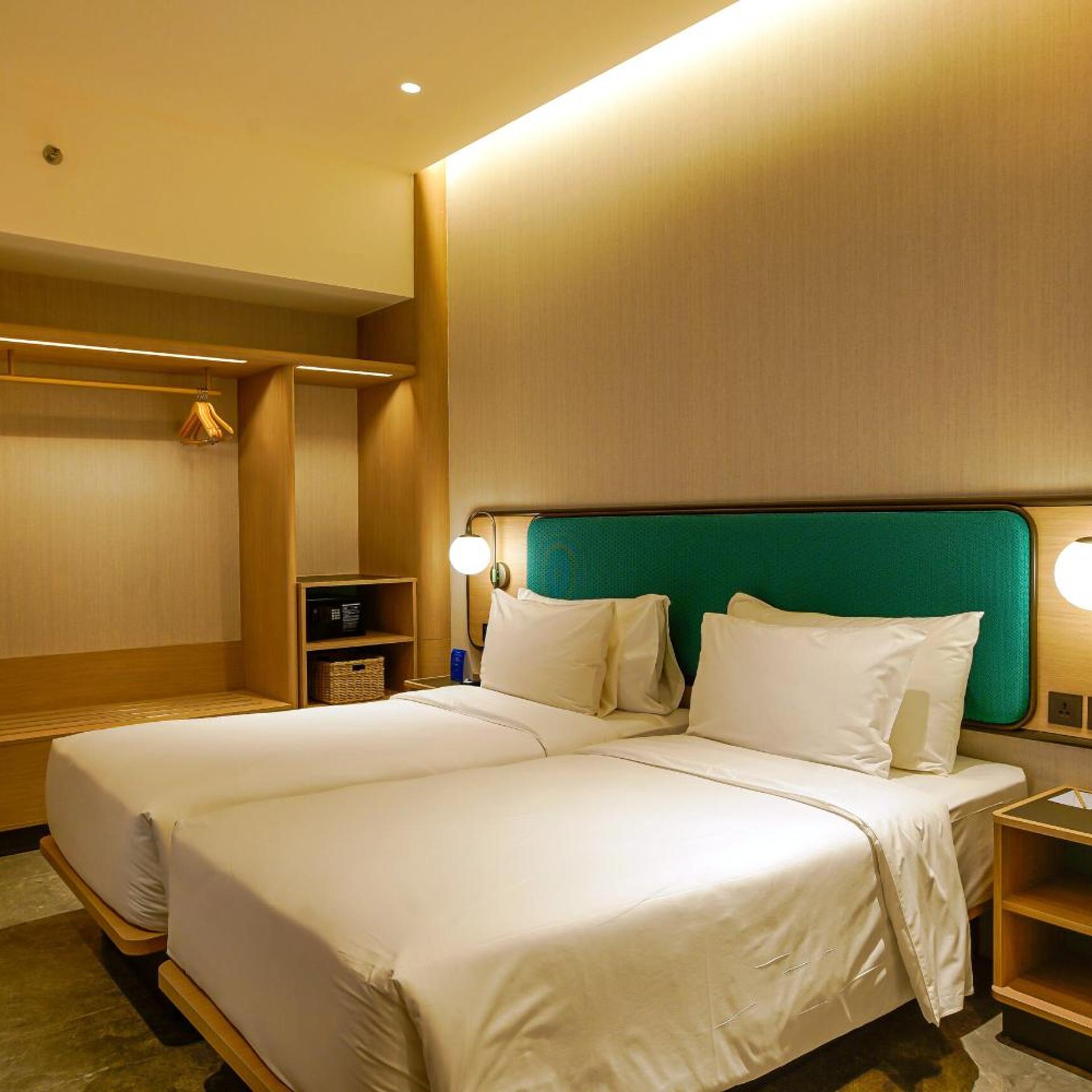 Deluxe, Twin Beds