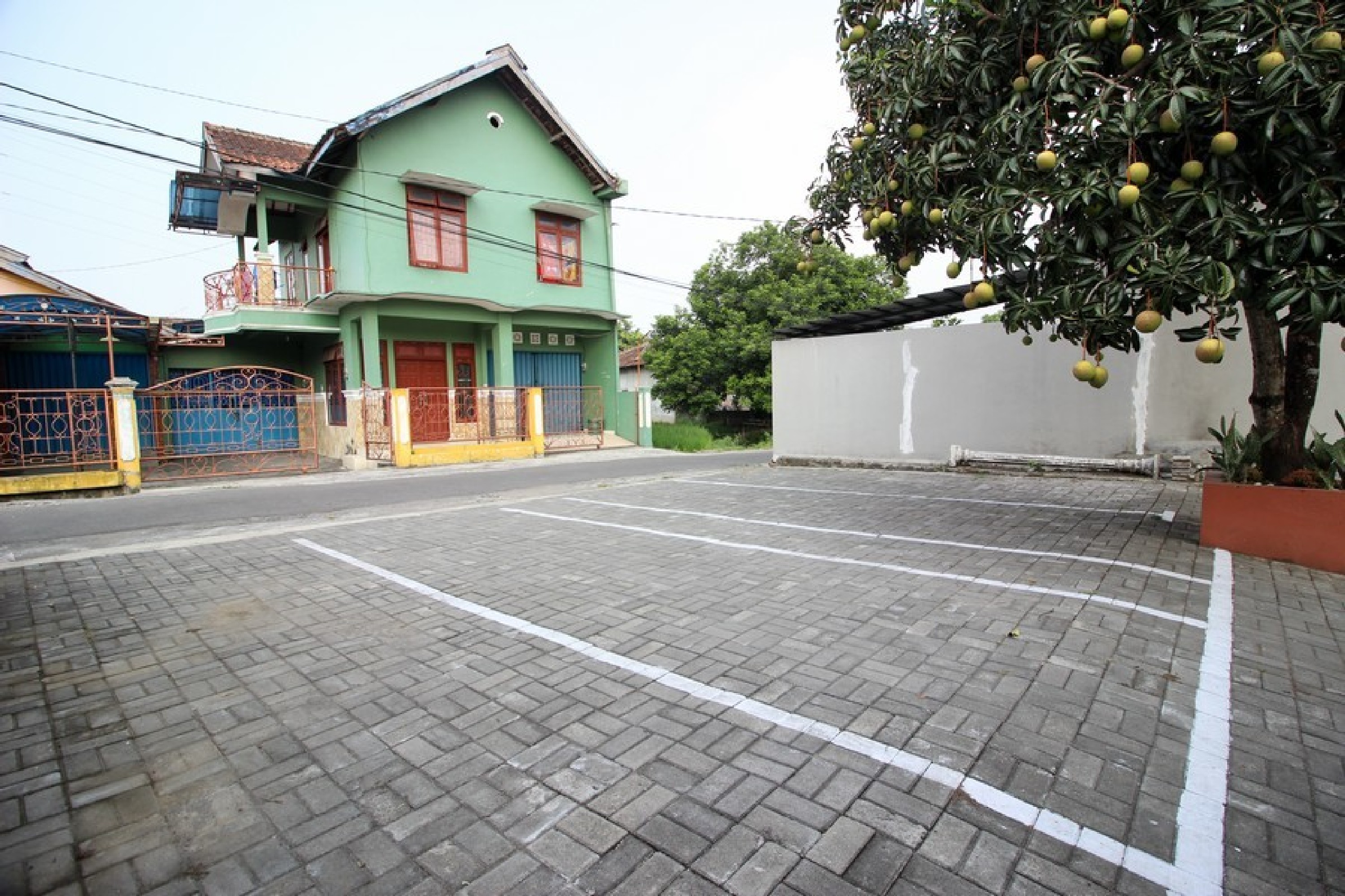 Reddoorz Plus @ Jalan Damai 2 20/24
