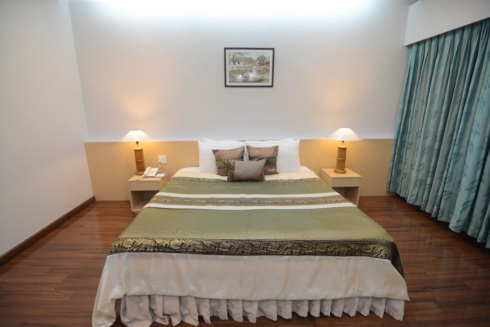 Charoen Hotel 14/71