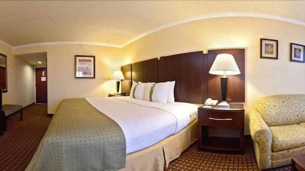Holiday Inn Corpus Christi Arpt Conf Ctr, an IHG Hotel 20/79