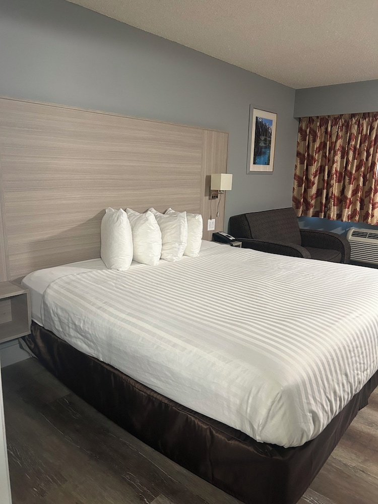 Ramada by Wyndham Medicine Hat 25/75