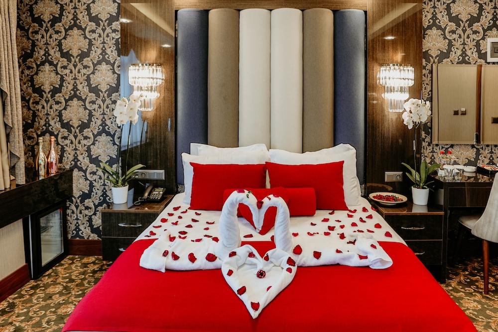 Grand Lark Otel 18/50