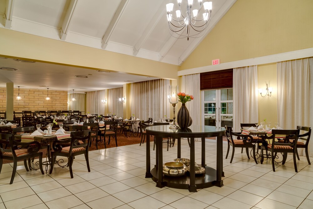 Protea Hotel Bloemfontein 24/37