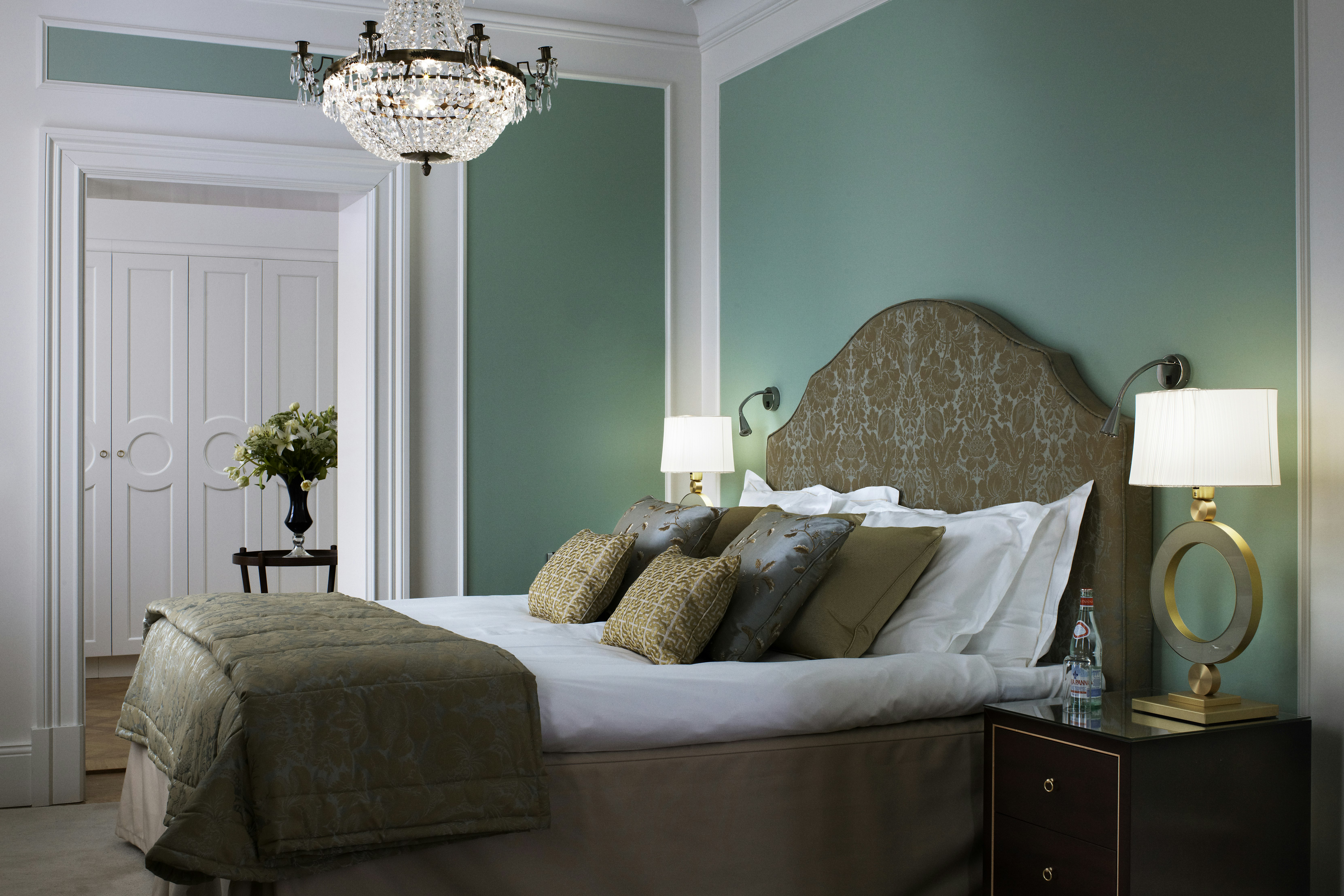 EXECUTIVE, SUITE, WATER VIEW