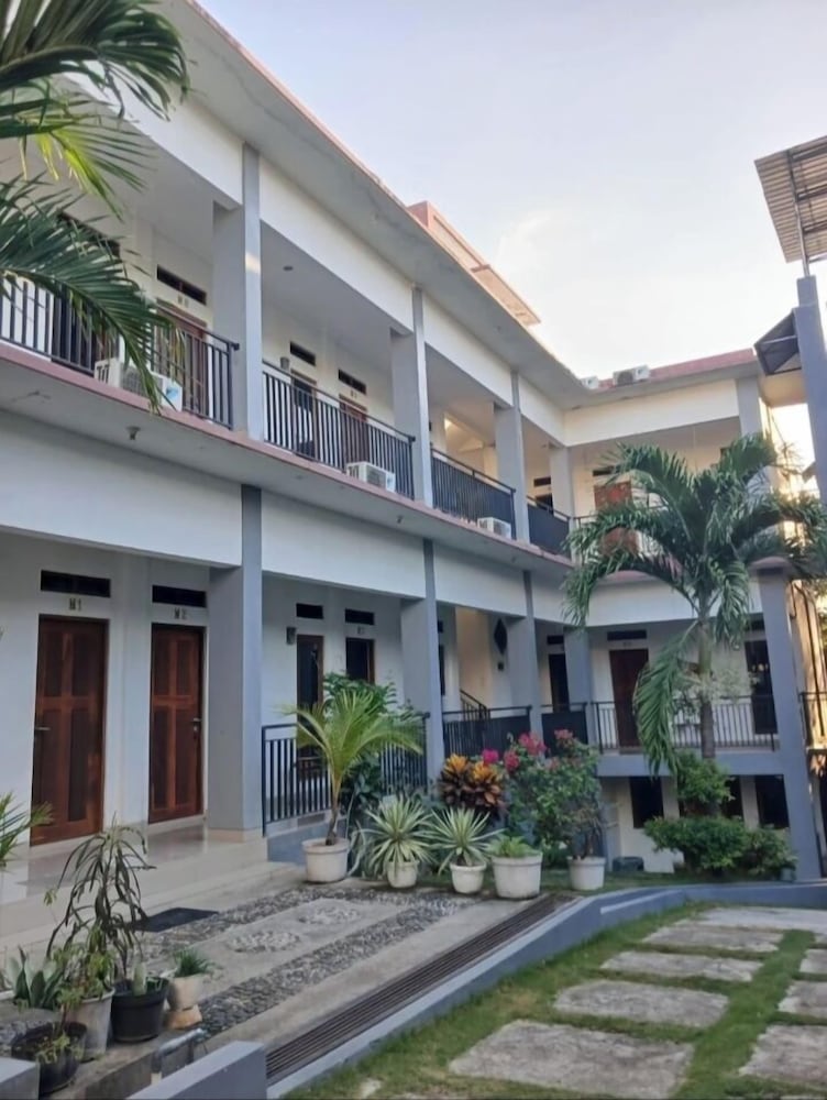 Pavilla Labuan Bajo 5/50