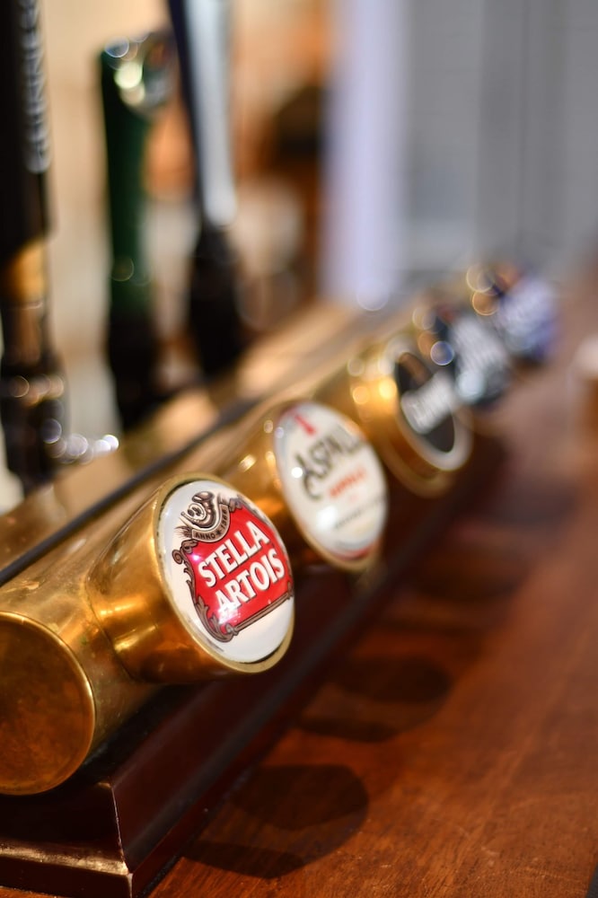Oliver Cromwell Hotel 18/50