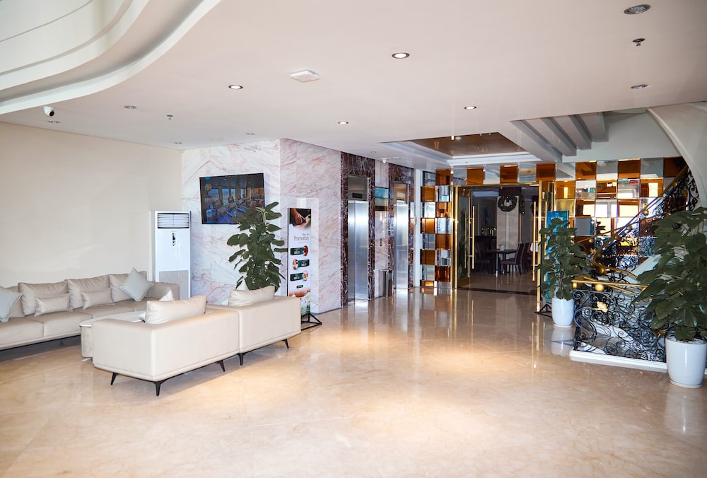 Holiday Beach Hotel Danang 8/47
