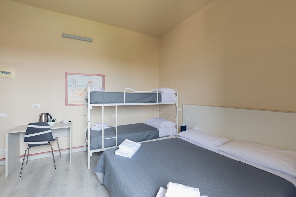 Hostel 7 Santi 29/50
