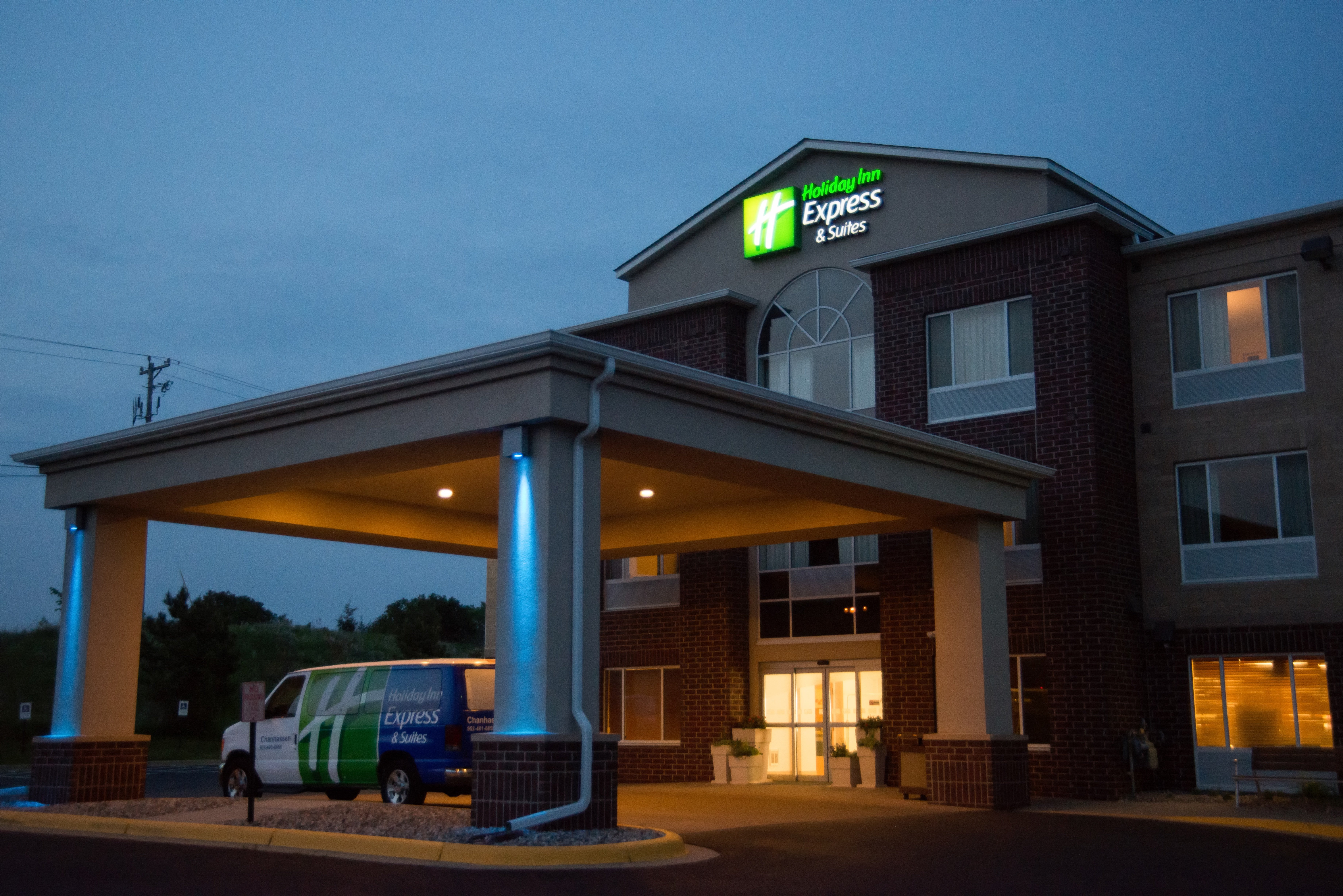 Holiday Inn Express Suites Chanhassen 2/71