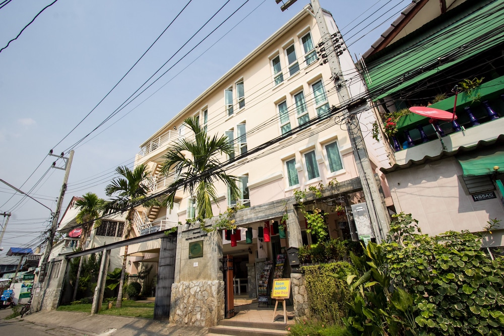 Triple Palms House 4/50