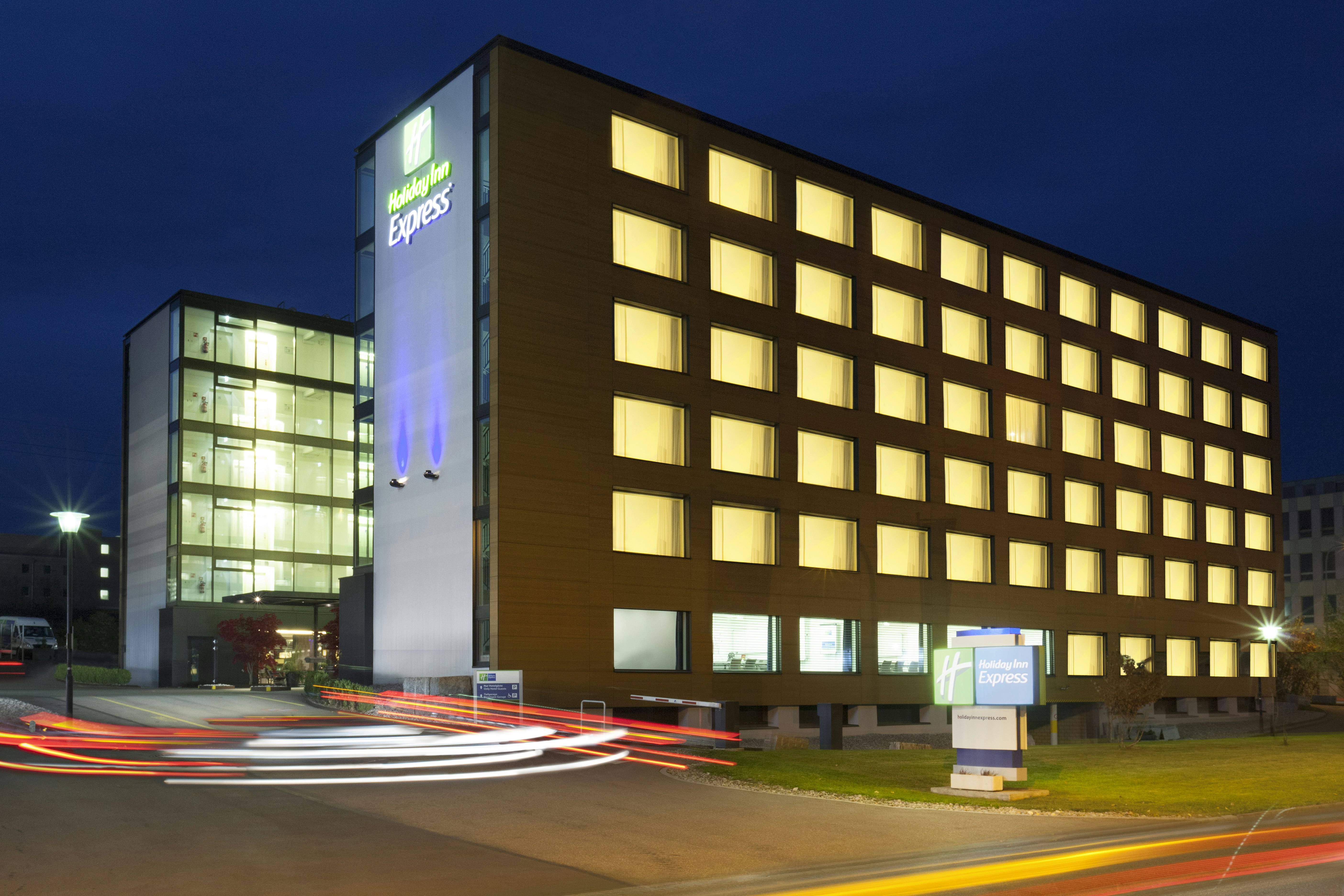 HOLIDAY INN EXPRESS ZURICH AIRPORT 9/80