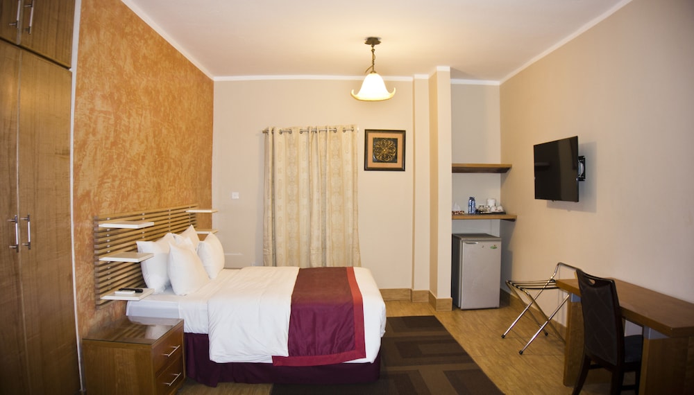 Tropical Enclave Hotel 46/60