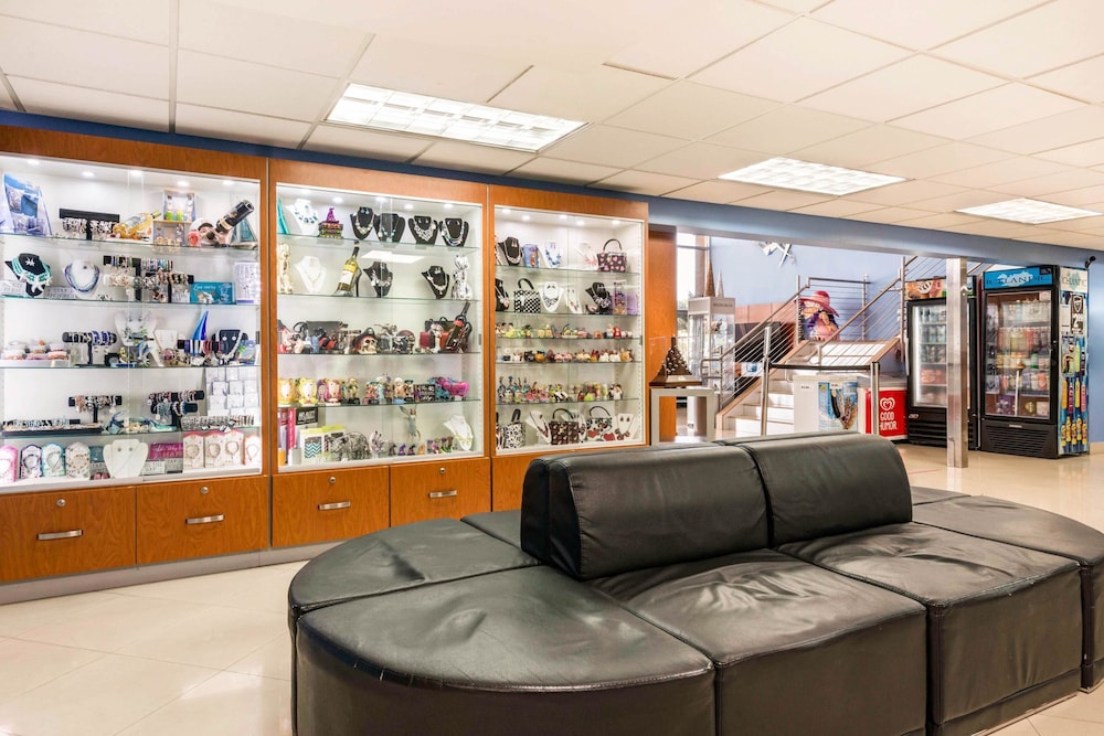 Rodeway Inn and Suites Fort Lauderdale Airport and Cruise Port 32/50